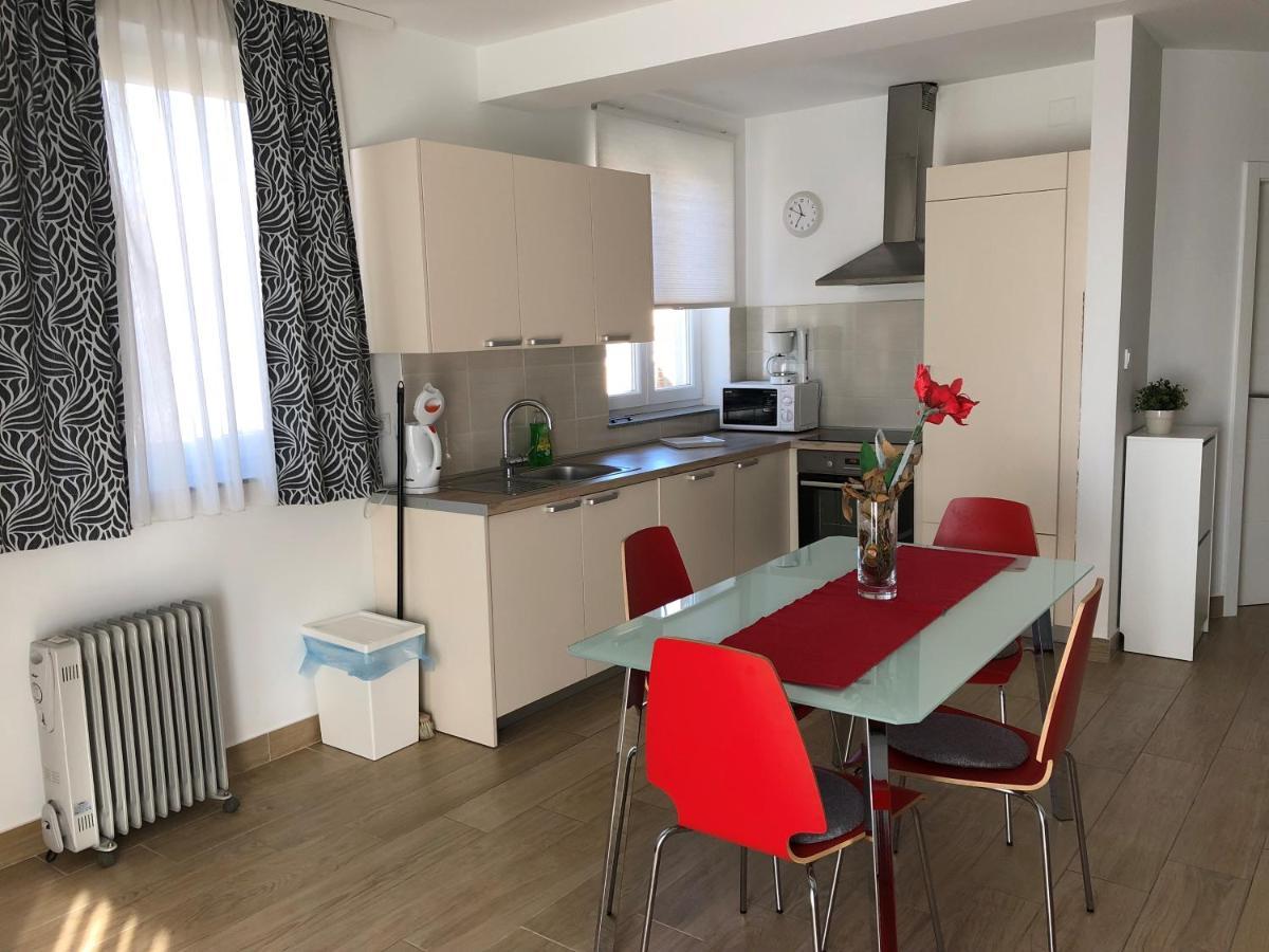Apartmani I Sobe Ivancic1 Novi Vinodolski Buitenkant foto